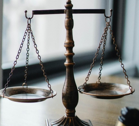 Balanza justicia abogados